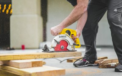 Så förhandlar du smart när du tar in offert från hantverkare